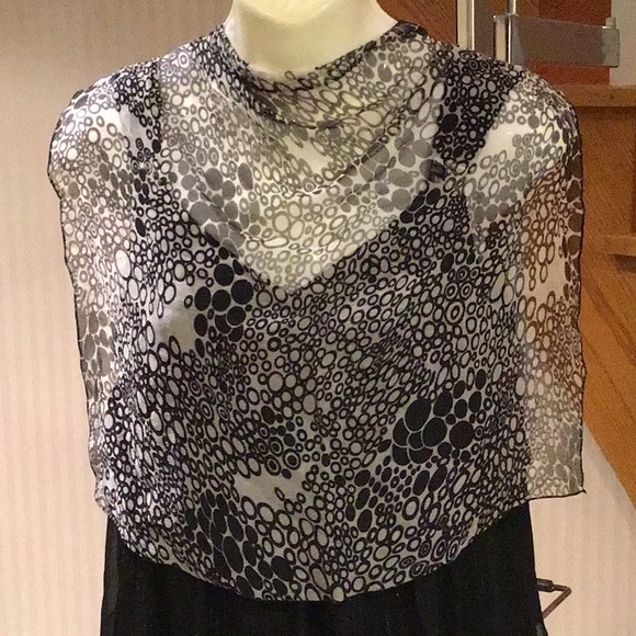 Black and white silk Square scarf - Picture 2 of 3